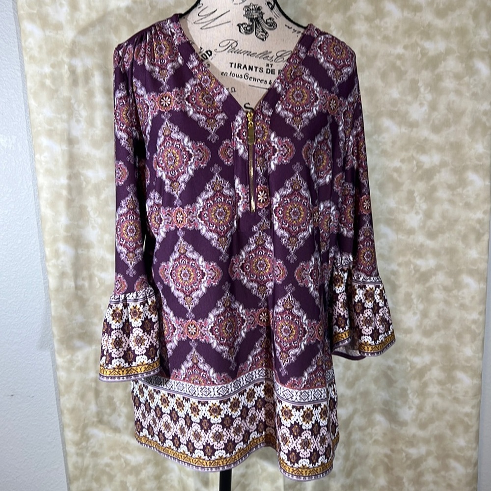 Roz @ Ali multicolored design pattern scoop neck blouse .With 3/4 “ sleeves.